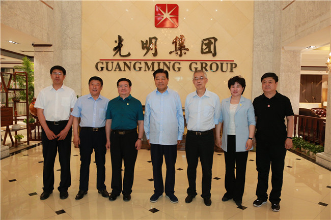 賈慶林視察光明集團(tuán)