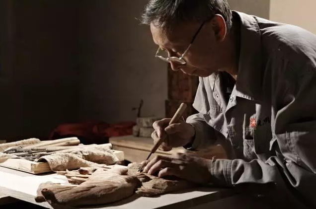 實木家具匠心工藝，傳承經(jīng)典締造品質(zhì)