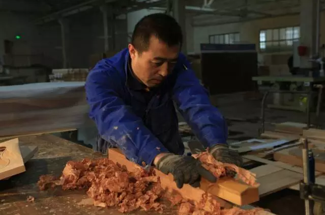 實木家具匠心工藝，傳承經(jīng)典締造品質(zhì)
