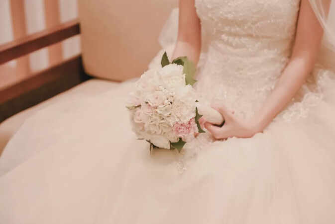 “買套實木家具，送你個老婆！你虧不虧？”