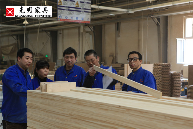 一句“讓品牌點(diǎn)亮中國(guó)”在網(wǎng)上刷屏，中國(guó)實(shí)木家具品牌之路任重道遠(yuǎn)