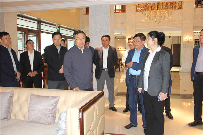 伊春市委書記趙萬山到光明集團調(diào)研