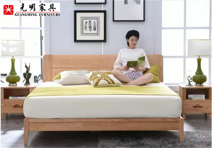 北歐簡約風(fēng)格的實木床點亮你的輕奢生活