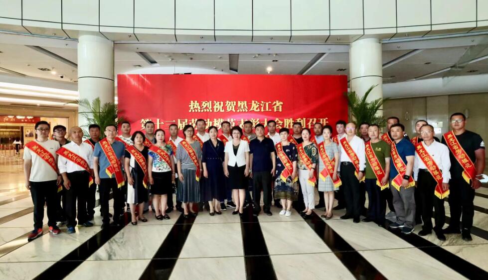 光明家具車間工人姜曉明榮獲黑龍江省第十三屆勞動(dòng)模范